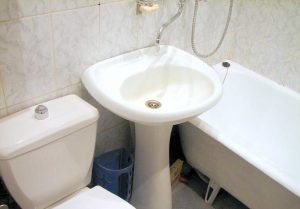 Установка раковины тюльпан в ванной в Мытищах